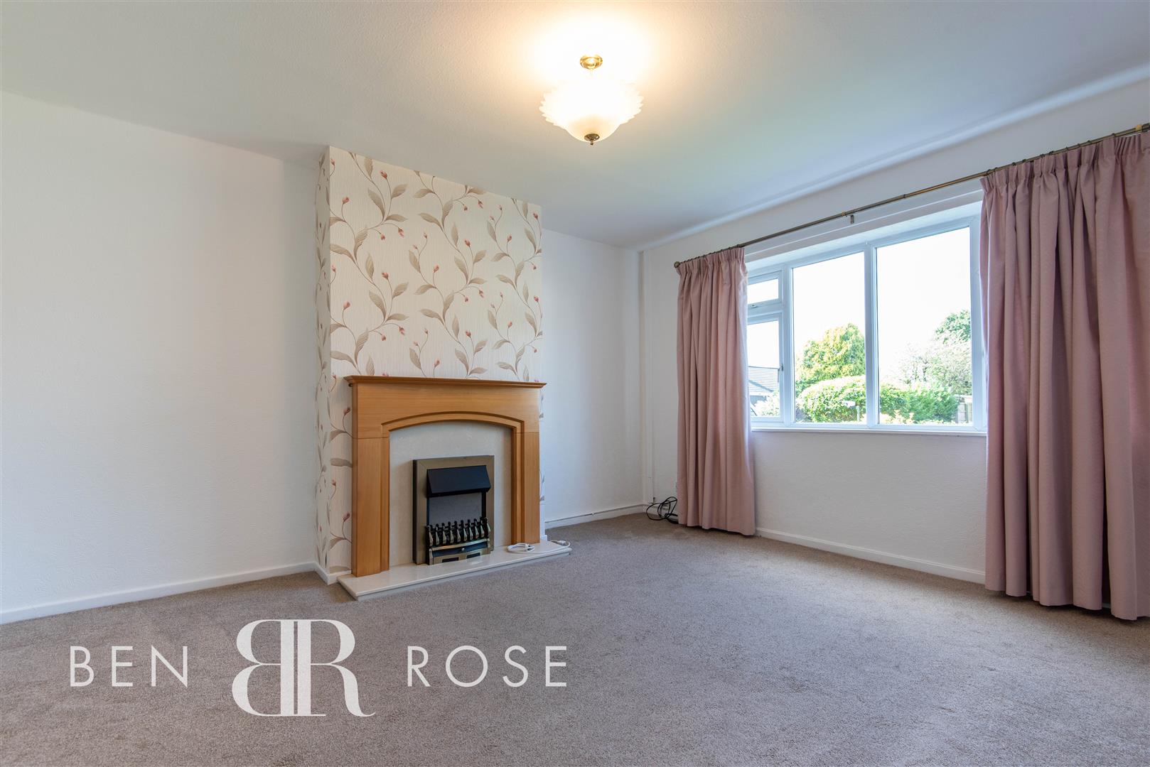 3 bed property in Liverpool Old Road, Walmer Bridge